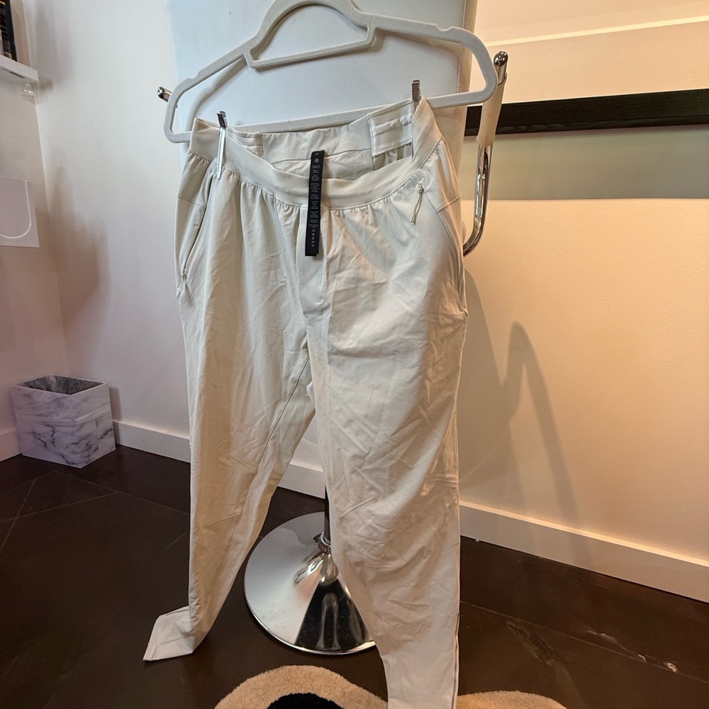 Lululemon Men's Off-White Joggers